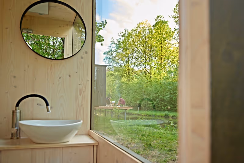 glamping v Česku maringotka u vody