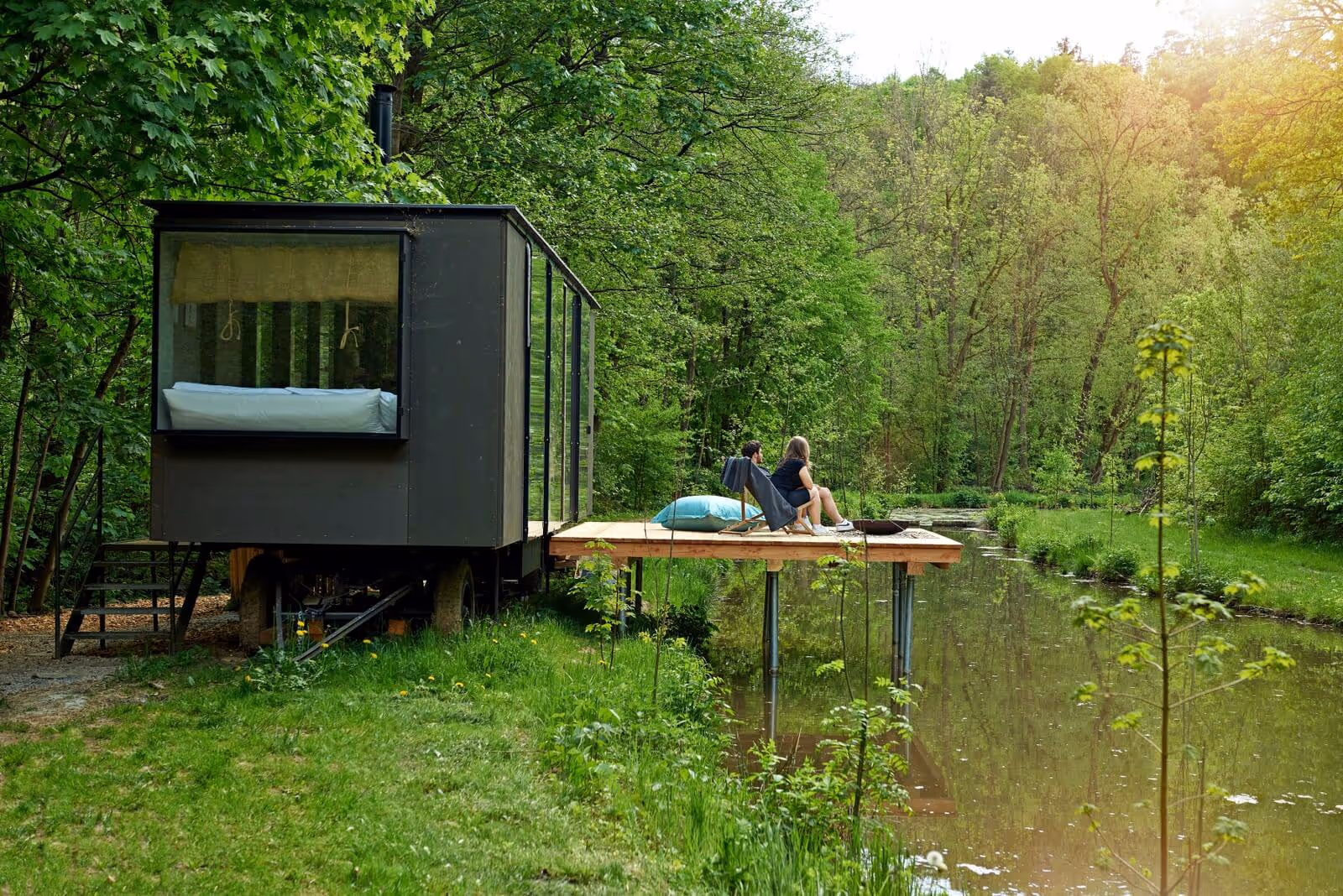 glamping v Česku maringotka u vody
